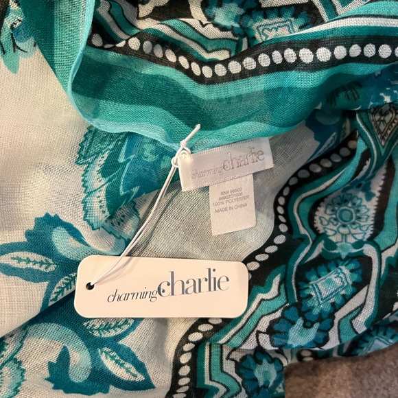 Charming Charlie Printed Scarf. - Picture 4 of 8